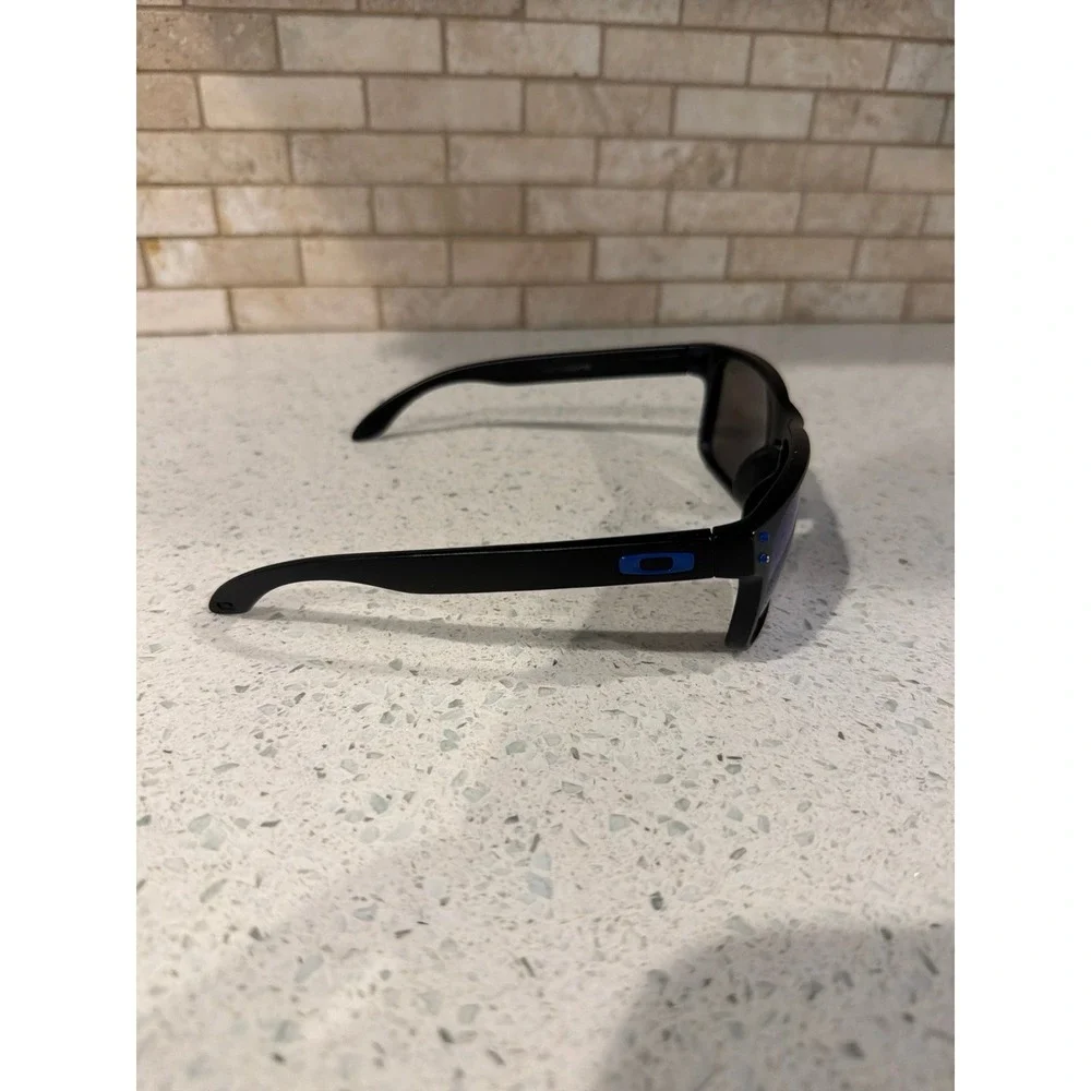 Oakley oo9102 holbrook